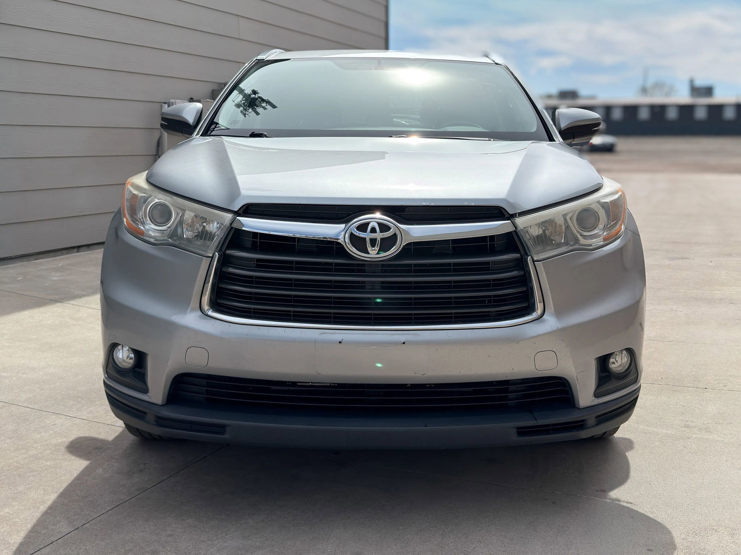 Used 2016 Toyota Highlander XLE image 2