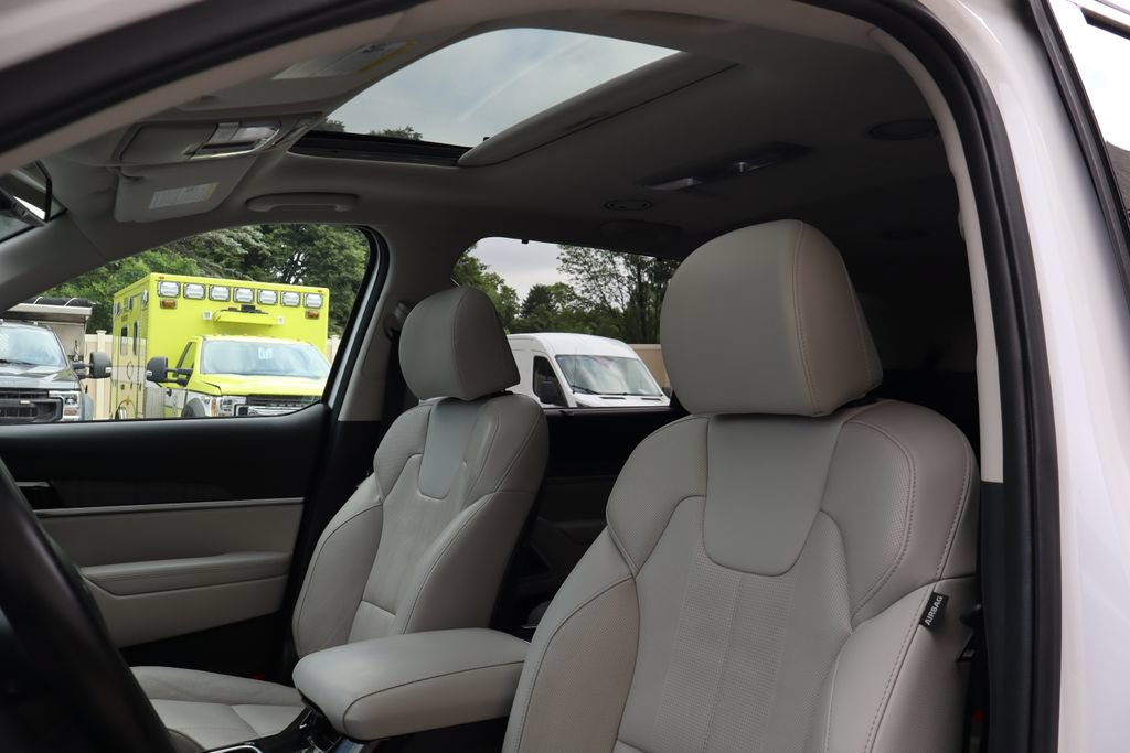 Used 2023 Kia Telluride EX w/ EX Captain's Chair Package AWD/4WD image 4
