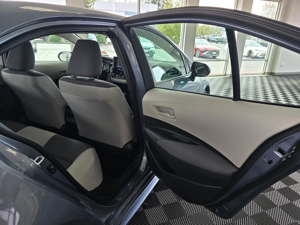 Used 2025 Toyota Corolla LE w/ LE Premium Package image 40