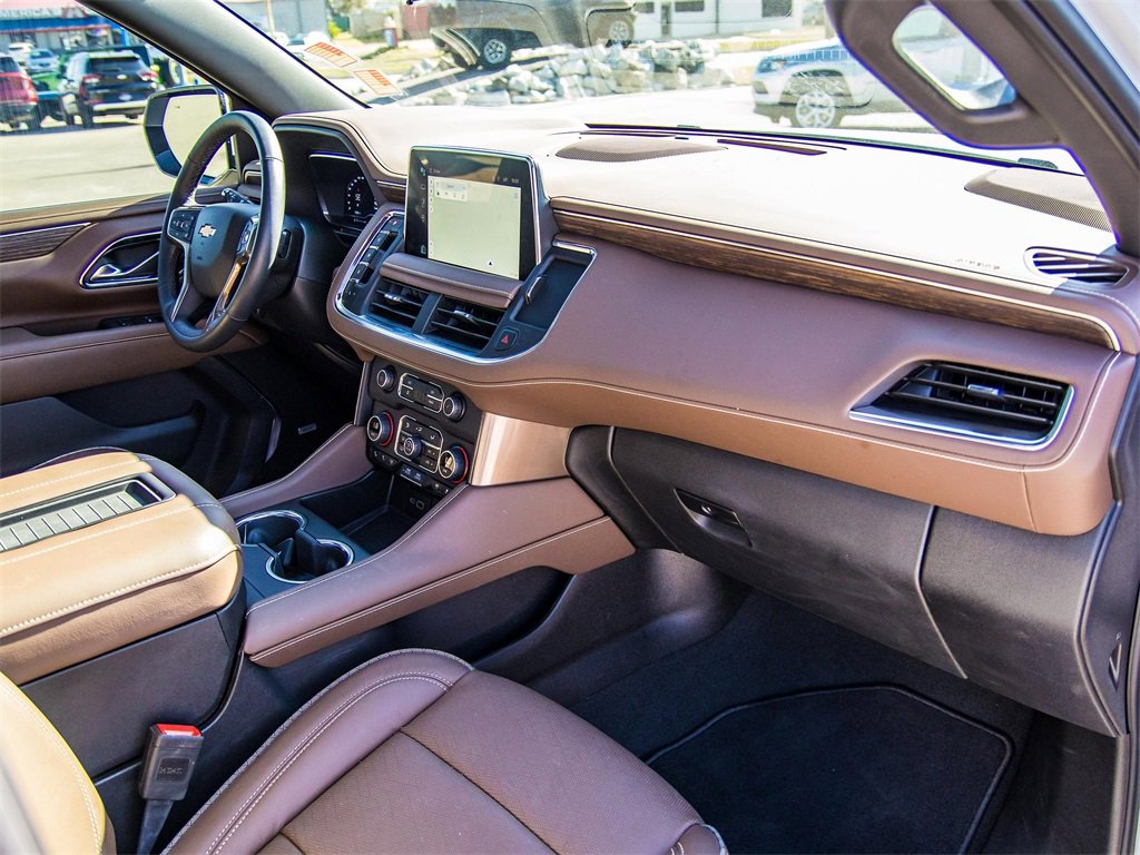 Used 2024 Chevrolet Suburban High Country image 17