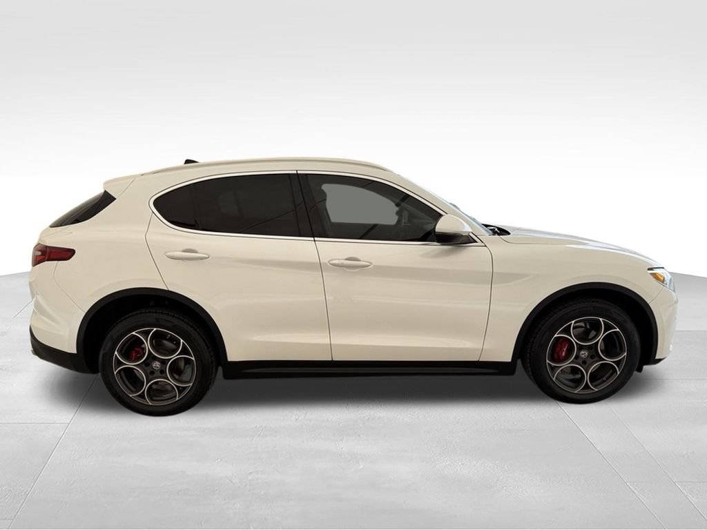Used 2018 Alfa Romeo Stelvio Ti AWD/4WD image 6