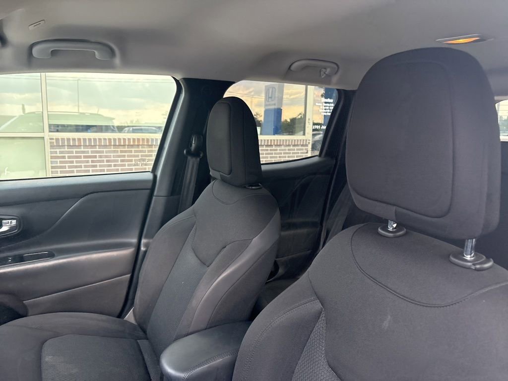 Used 2018 Jeep Renegade Altitude AWD/4WD image 12
