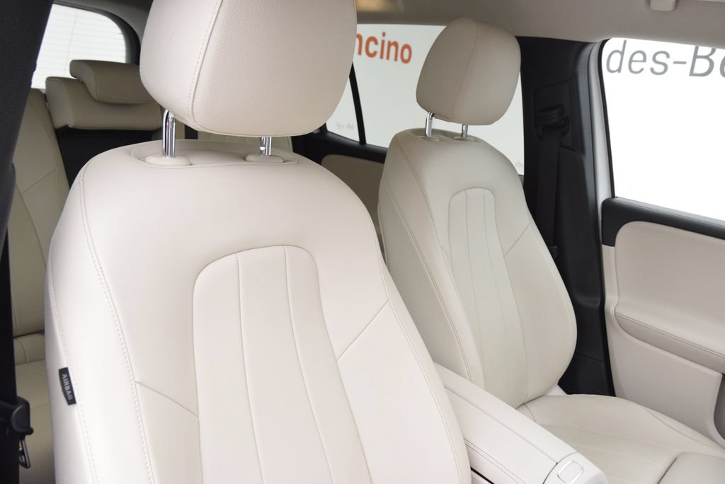 Certified 2022 Mercedes-Benz GLB 250 4MATIC image 17
