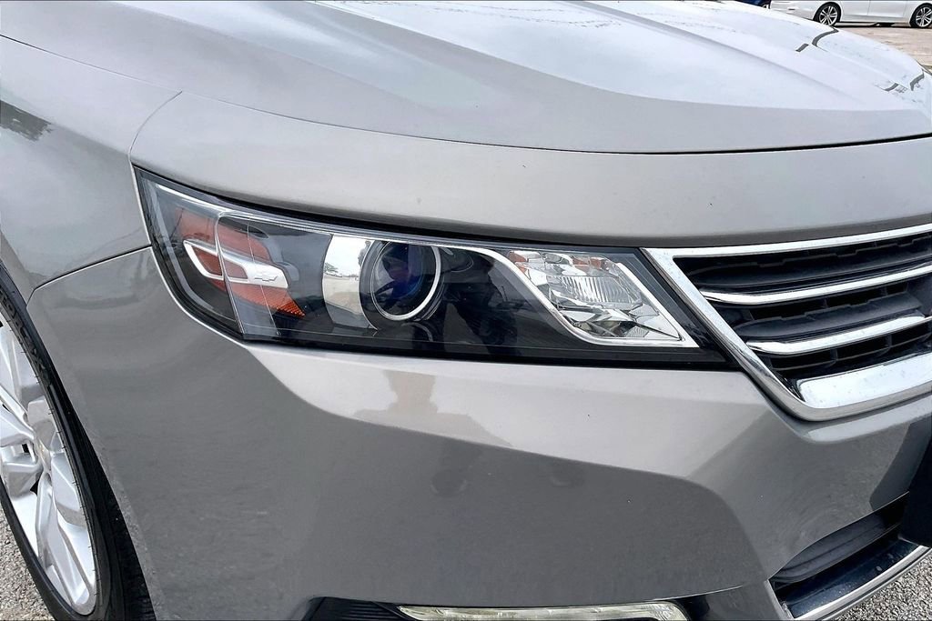 Used 2018 Chevrolet Impala LT FWD image 33