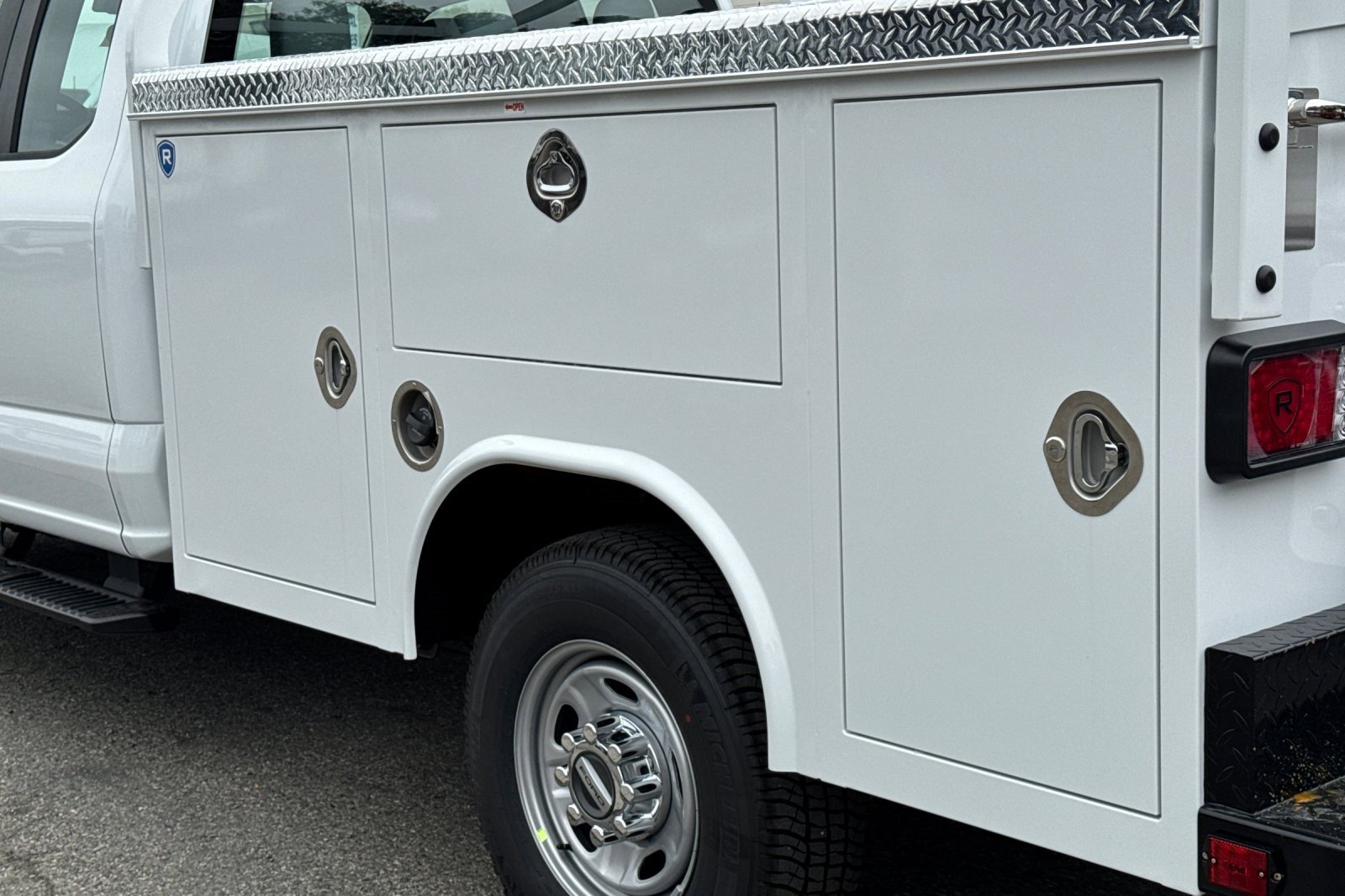 New 2026 Ford F250 XL w/ XL Chrome Package image 24