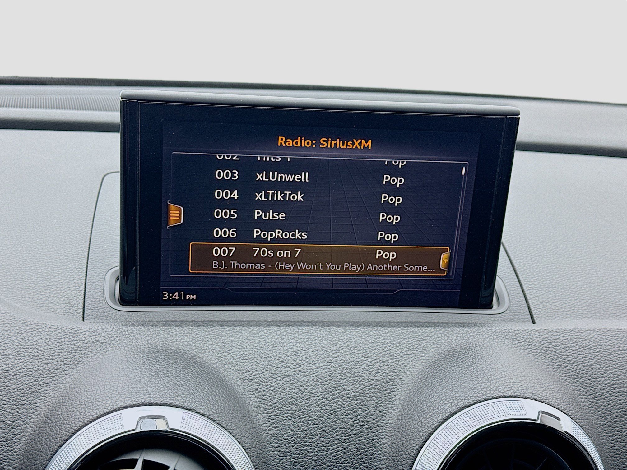 Used 2018 Audi A3 e-tron Premium image 11