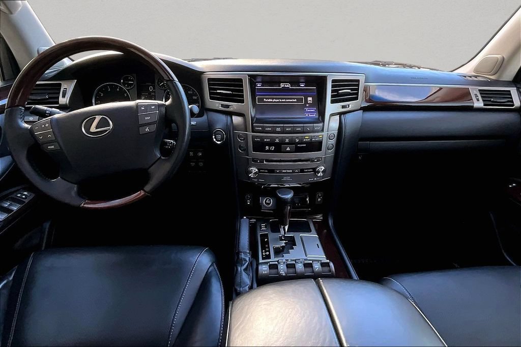 Used 2013 Lexus LX 570 4WD w/ Luxury Pkg image 8