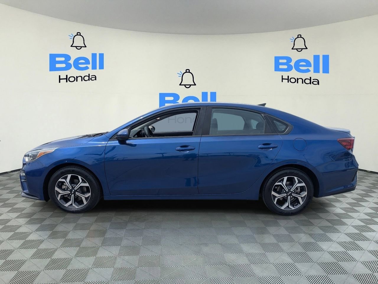 Used 2019 Kia Forte LXS image 2