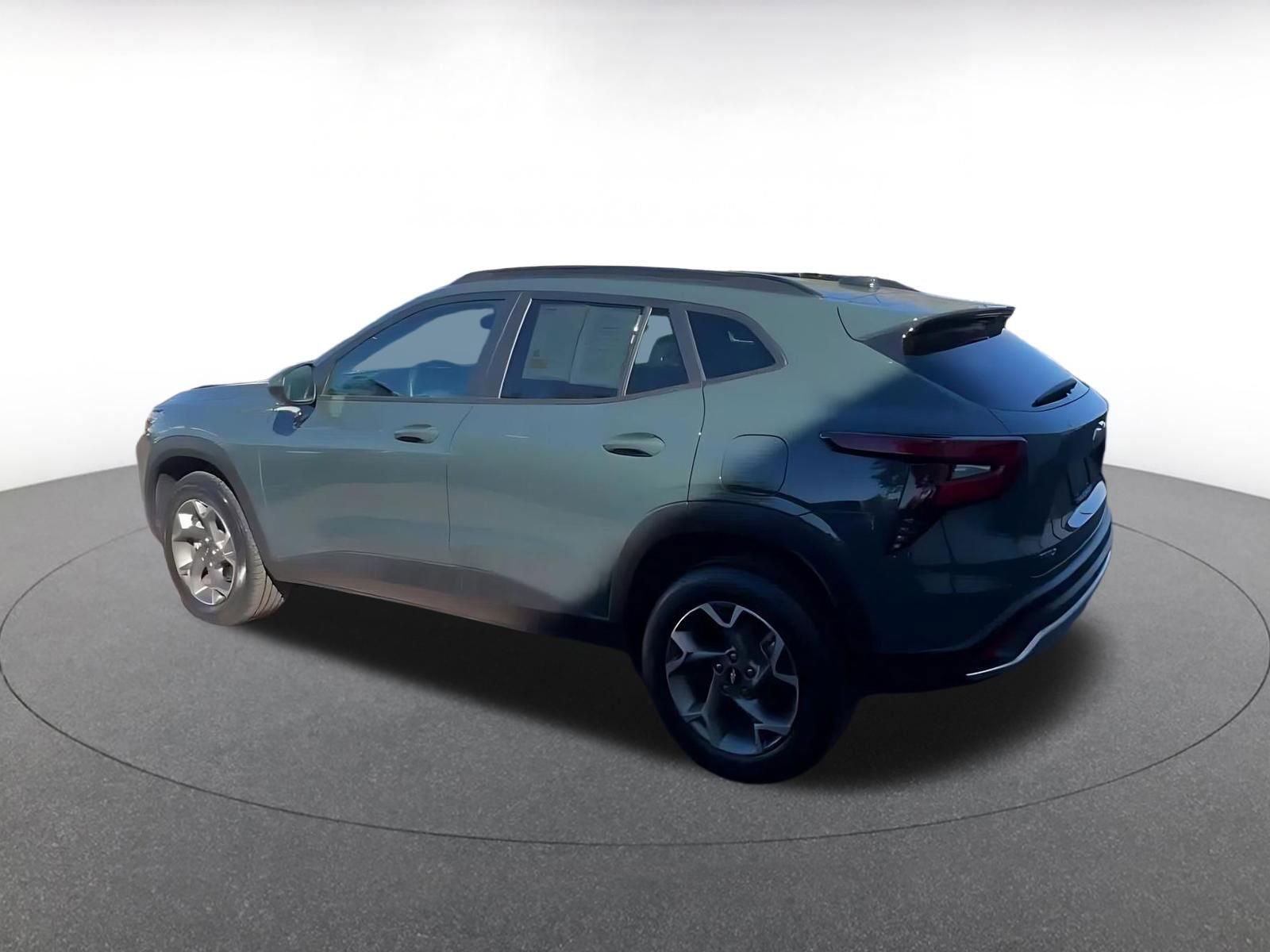 Used 2025 Chevrolet Trax LT w/ LT Convenience Package FWD image 12