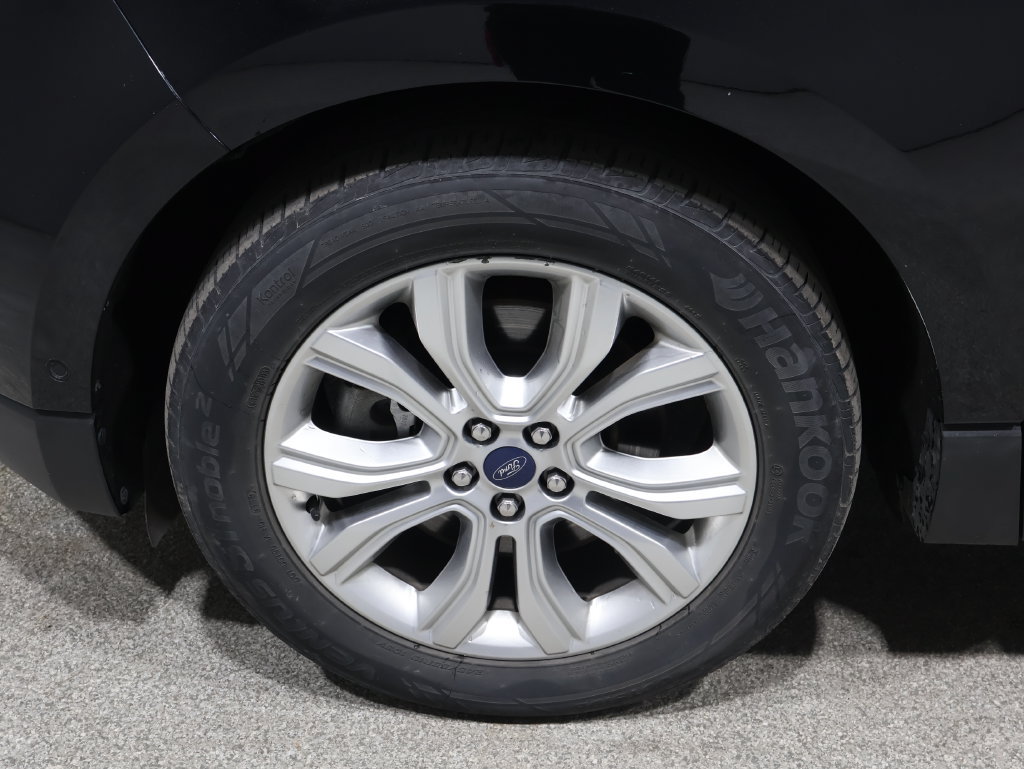 Used 2020 Ford Edge Titanium w/ Equipment Group 301A AWD/4WD image 8