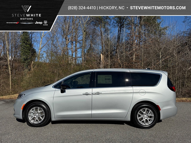 New 2026 Chrysler Pacifica Select