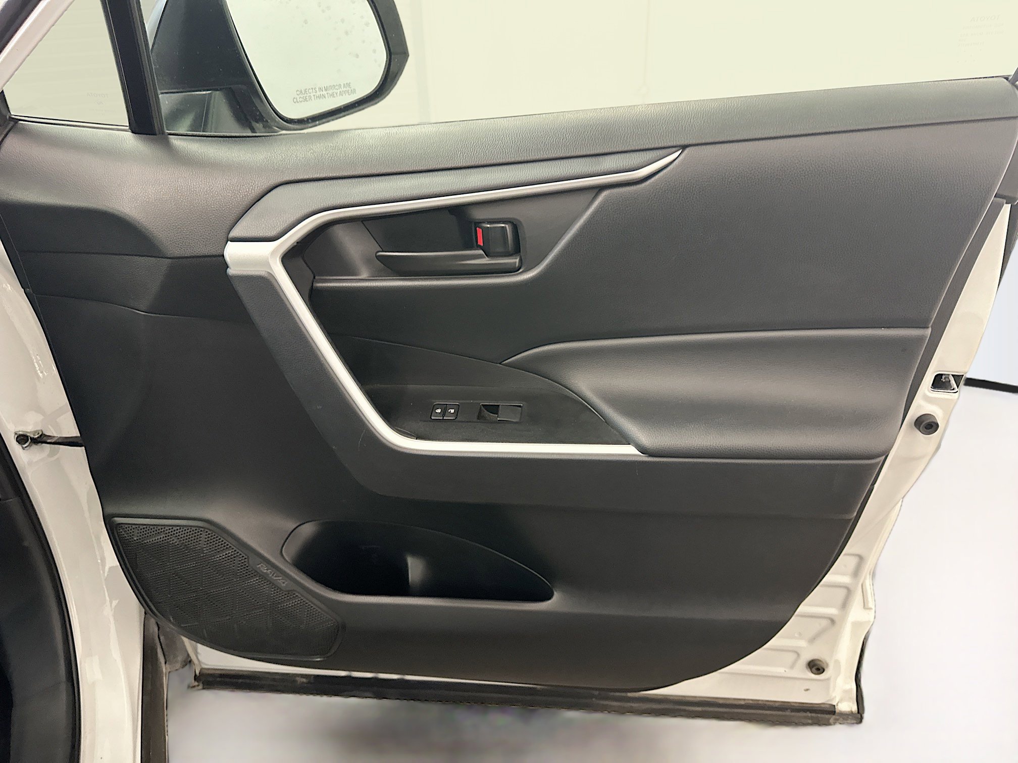 Used 2025 Toyota RAV4 LE image 33