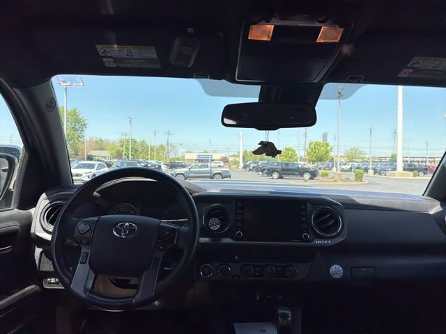 Used 2022 Toyota Tacoma TRD Sport AWD/4WD image 12