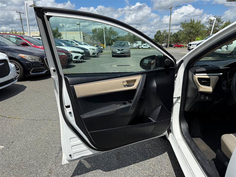 Used 2014 Toyota Corolla LE FWD image 16