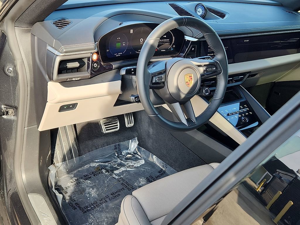 Certified 2025 Porsche Macan 4S Electric image 4