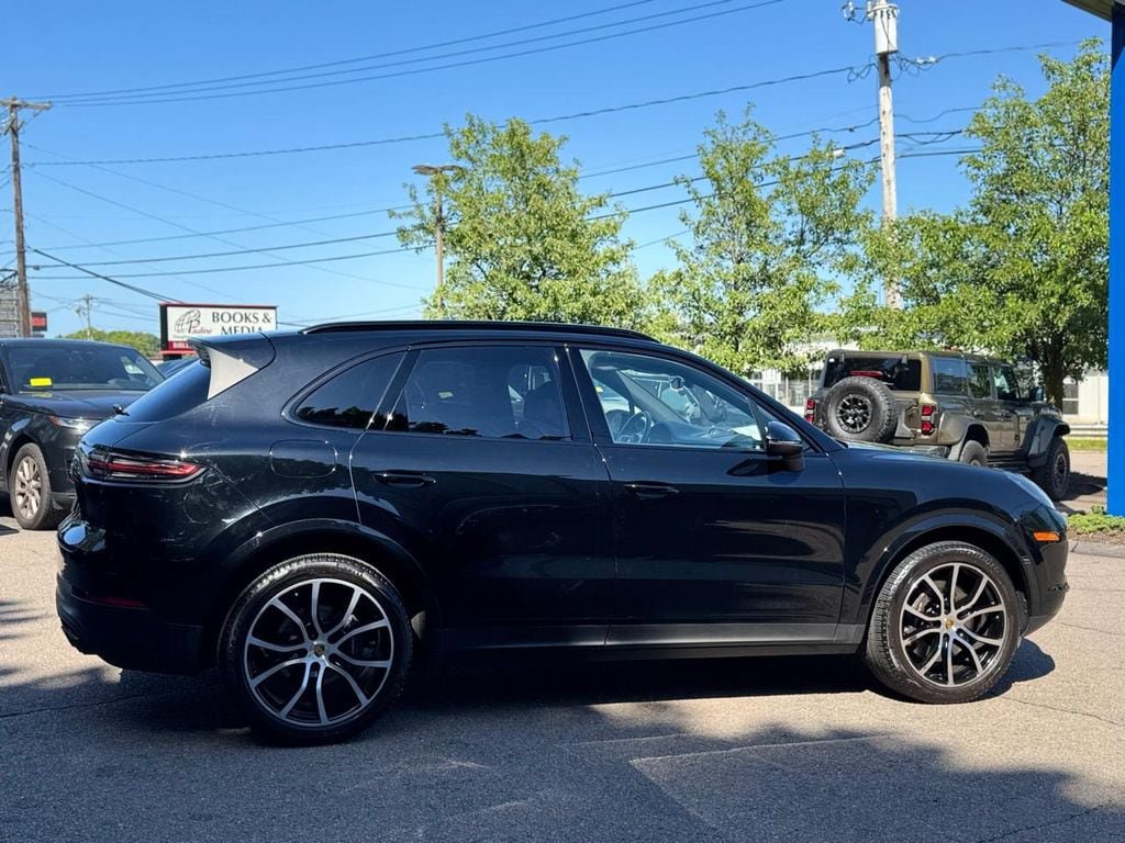 Used 2023 Porsche Cayenne Platinum Edition AWD/4WD image 7
