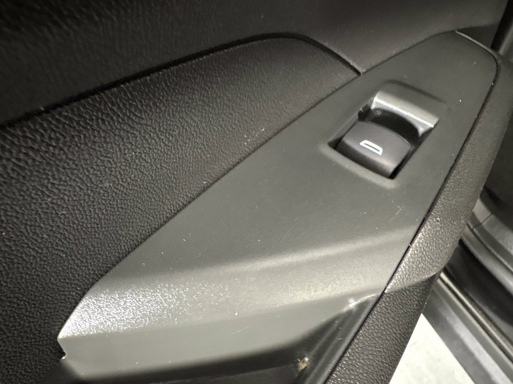 Used 2025 Chevrolet Trax LT FWD image 34
