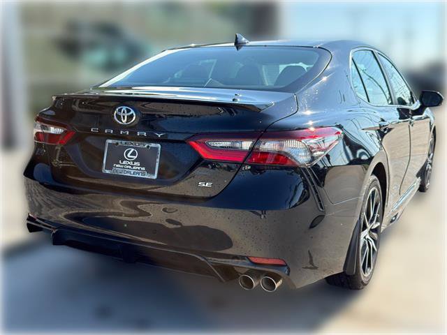Used 2022 Toyota Camry SE FWD image 3