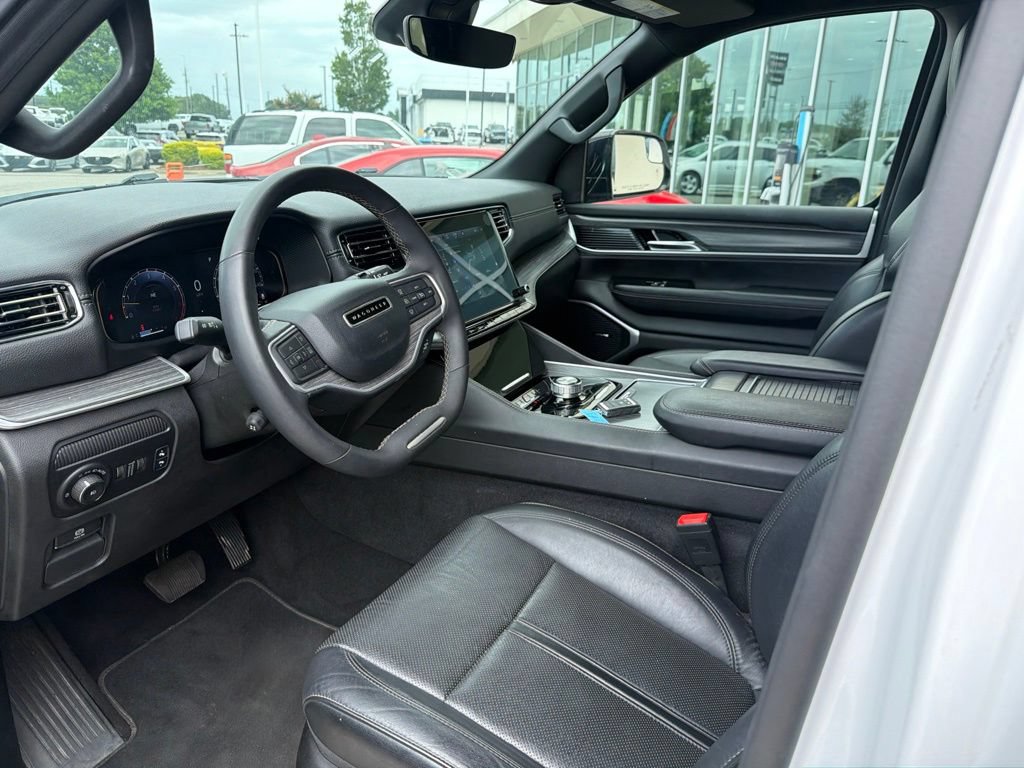 Used 2024 Jeep Wagoneer L Series II RWD image 18