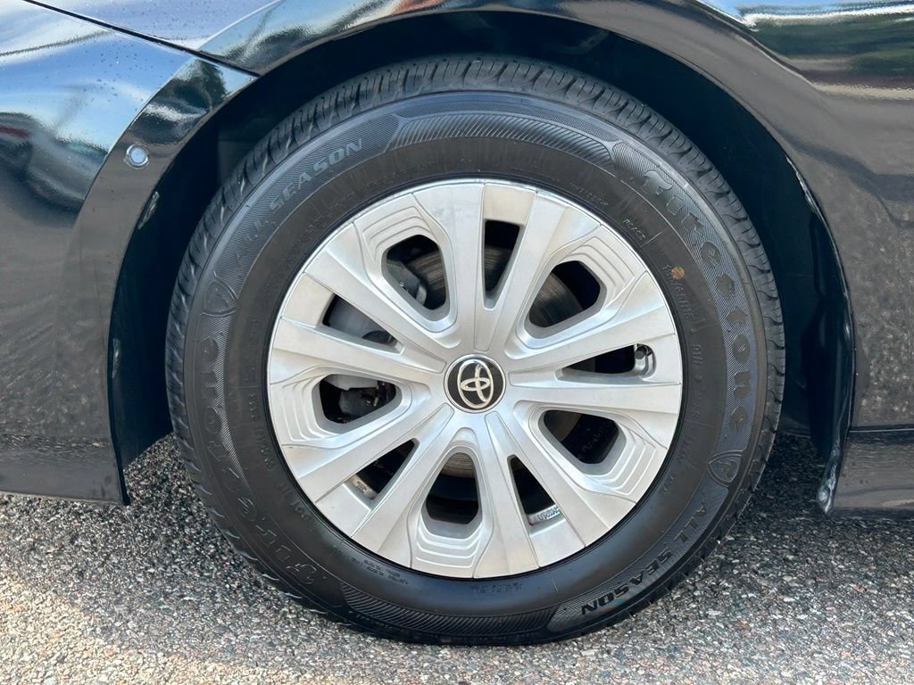 Used 2021 Toyota Prius LE FWD image 35