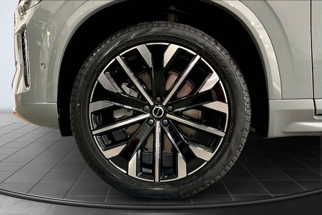 New 2026 Volvo XC90 B6 Plus w/ Protection Package Premier image 14