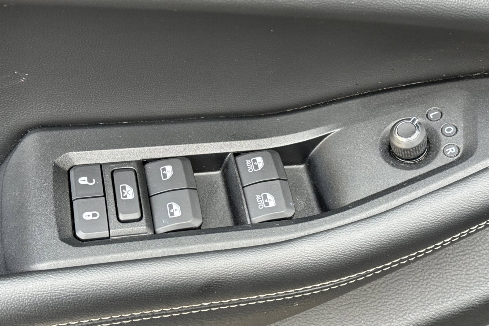 Used 2023 Jeep Grand Cherokee Laredo image 12