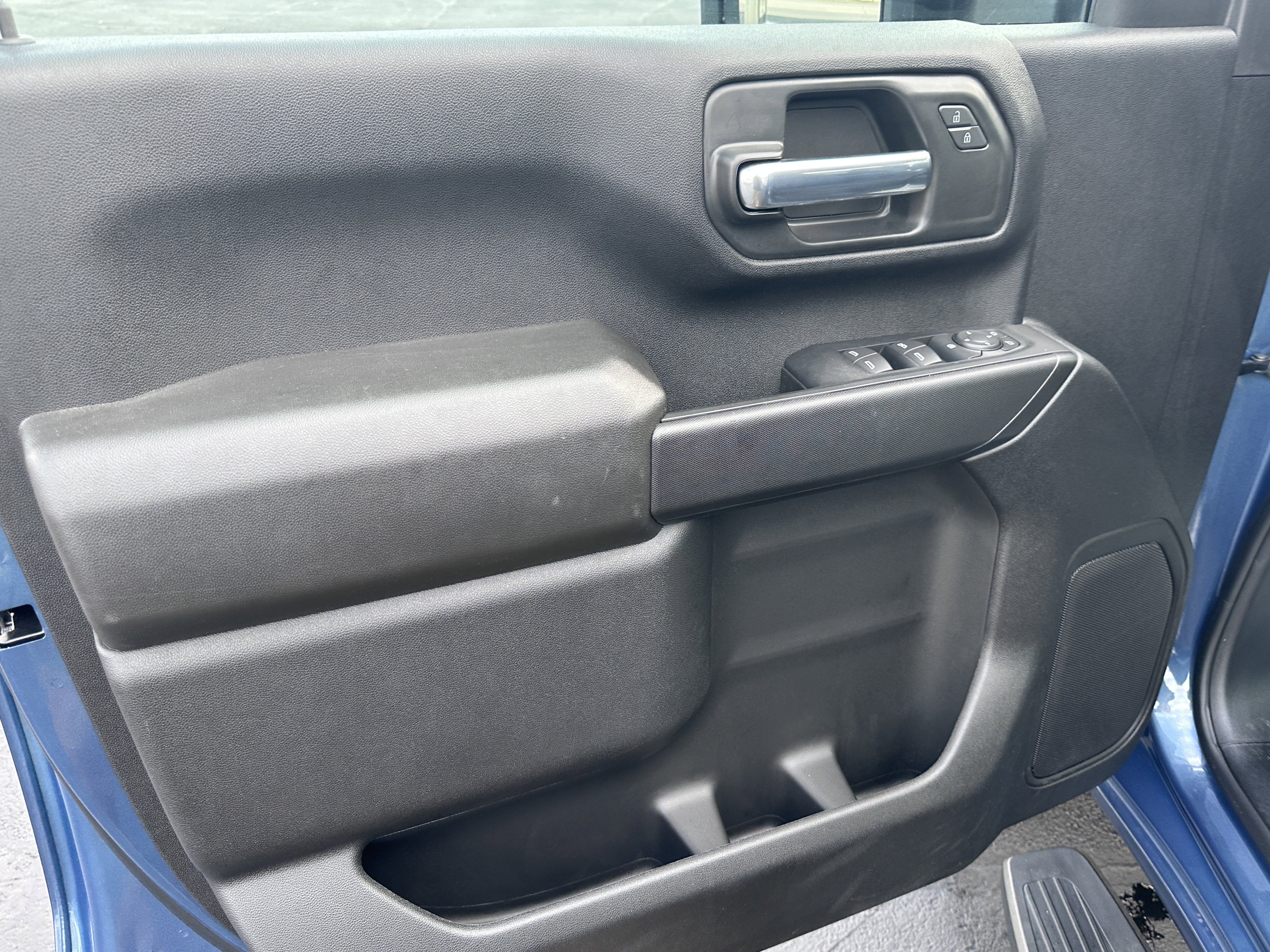 Used 2025 Chevrolet Silverado 2500 Custom image 15