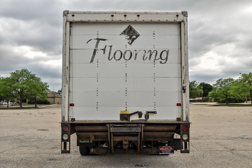 Used 2015 Chevrolet Express 4500 RWD image 6