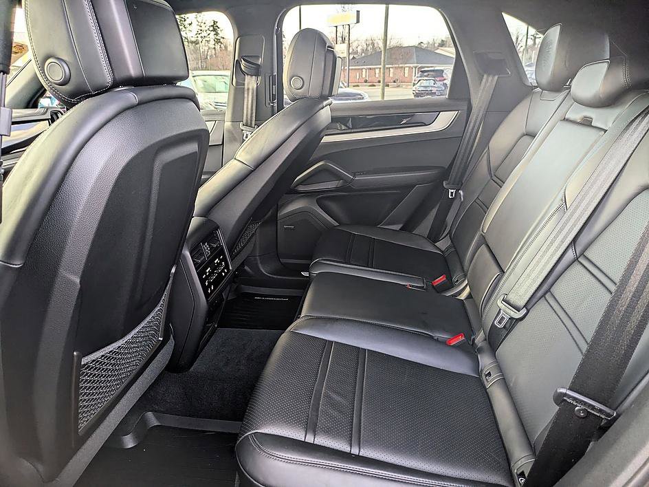 Used 2024 Porsche Cayenne AWD/4WD image 28