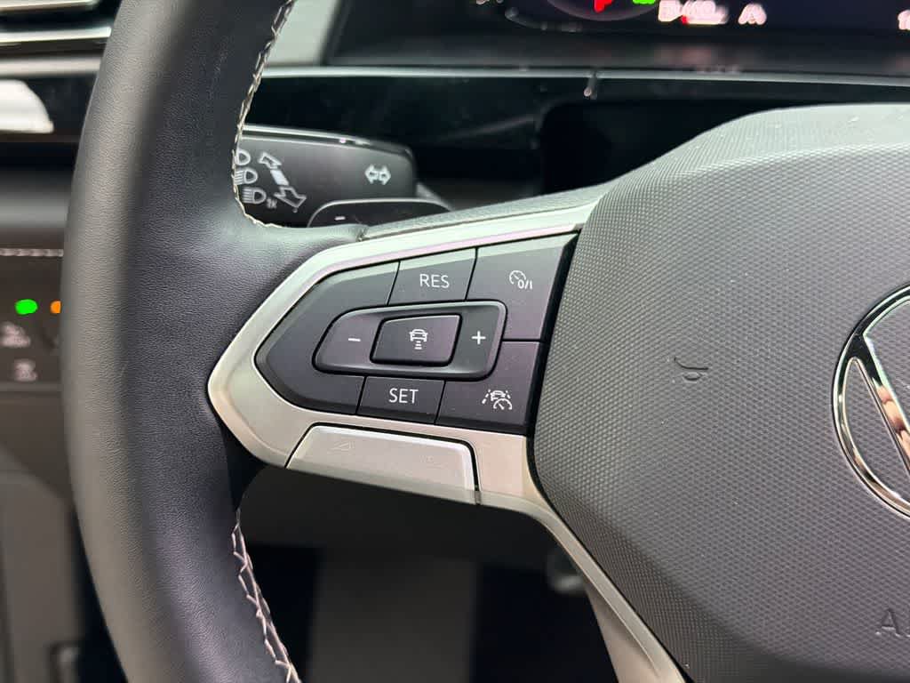 Used 2024 Volkswagen Atlas Cross Sport SE FWD image 25