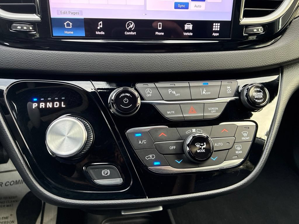 Used 2025 Chrysler Pacifica Select FWD image 29