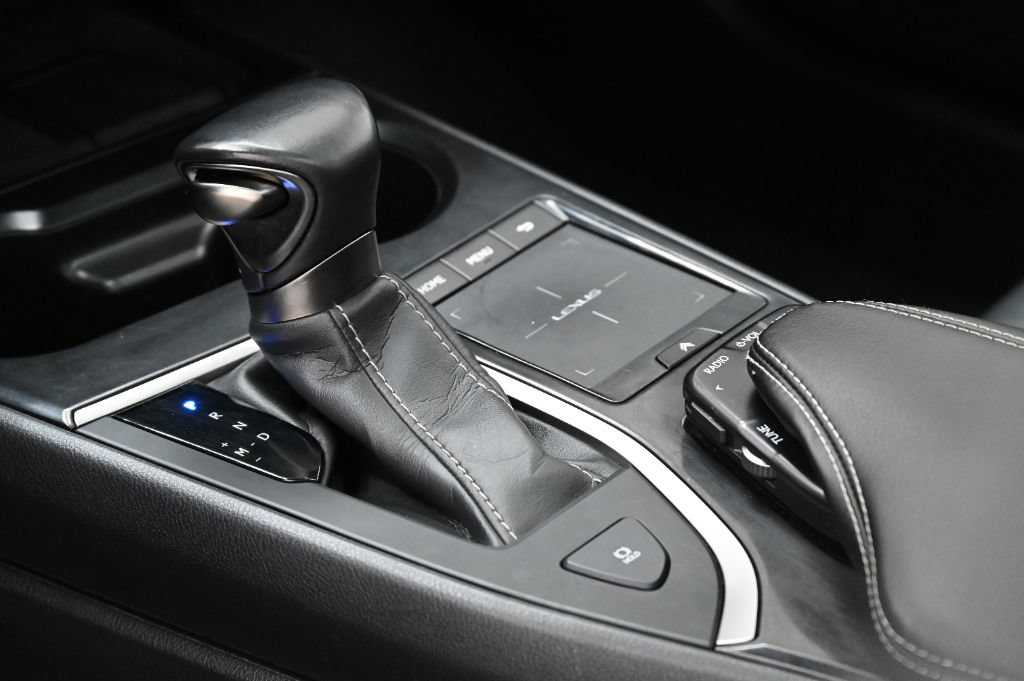 Used 2021 Lexus UX 200 w/ Accessory Package (Z2) FWD image 32