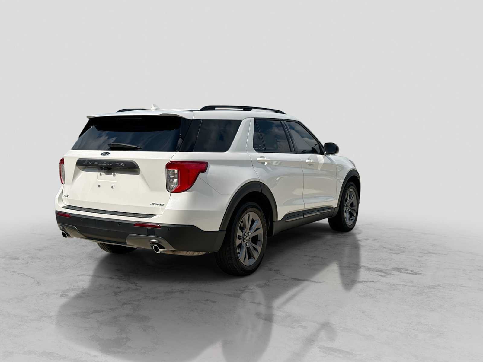 Used 2023 Ford Explorer XLT w/ Equipment Group 202A AWD/4WD image 6