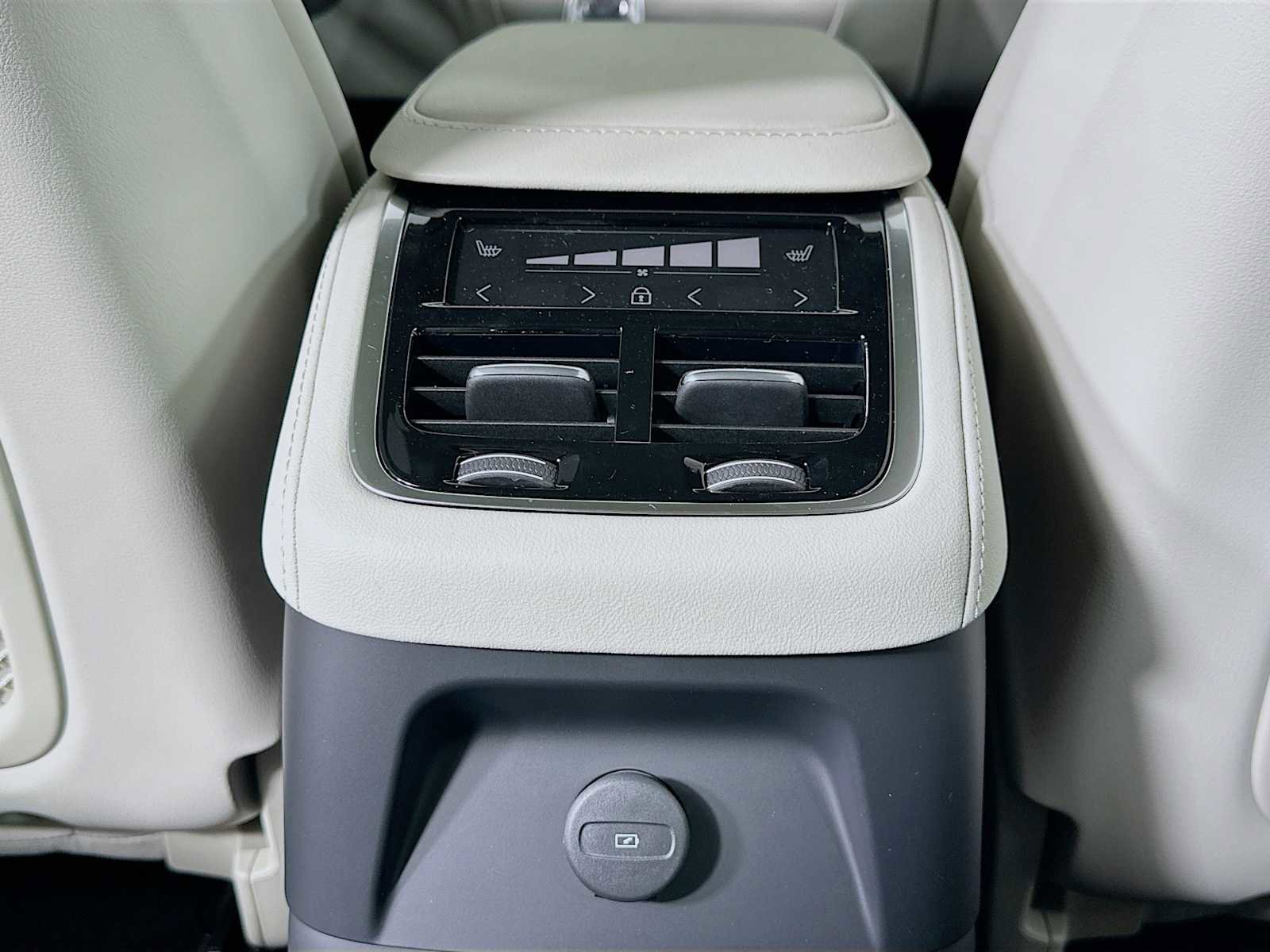 New 2026 Volvo XC90 T8 Ultra w/ Protection Package Premier image 23