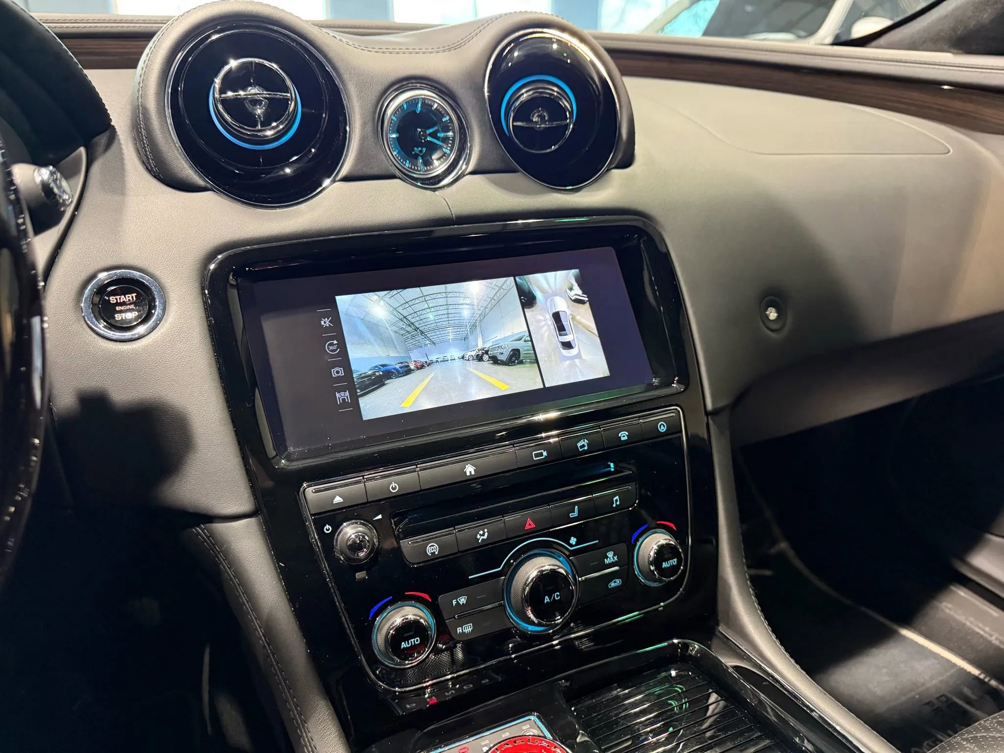 Used 2019 Jaguar XJ L Portfolio image 17