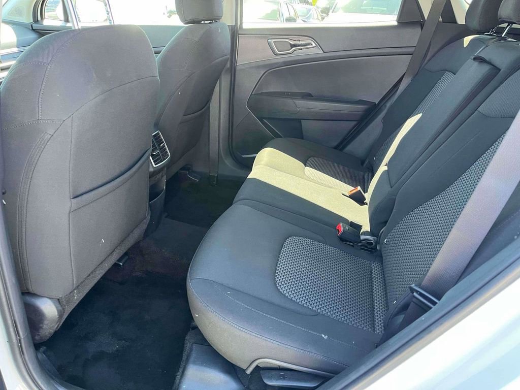 Used 2025 Kia Sportage LX image 7