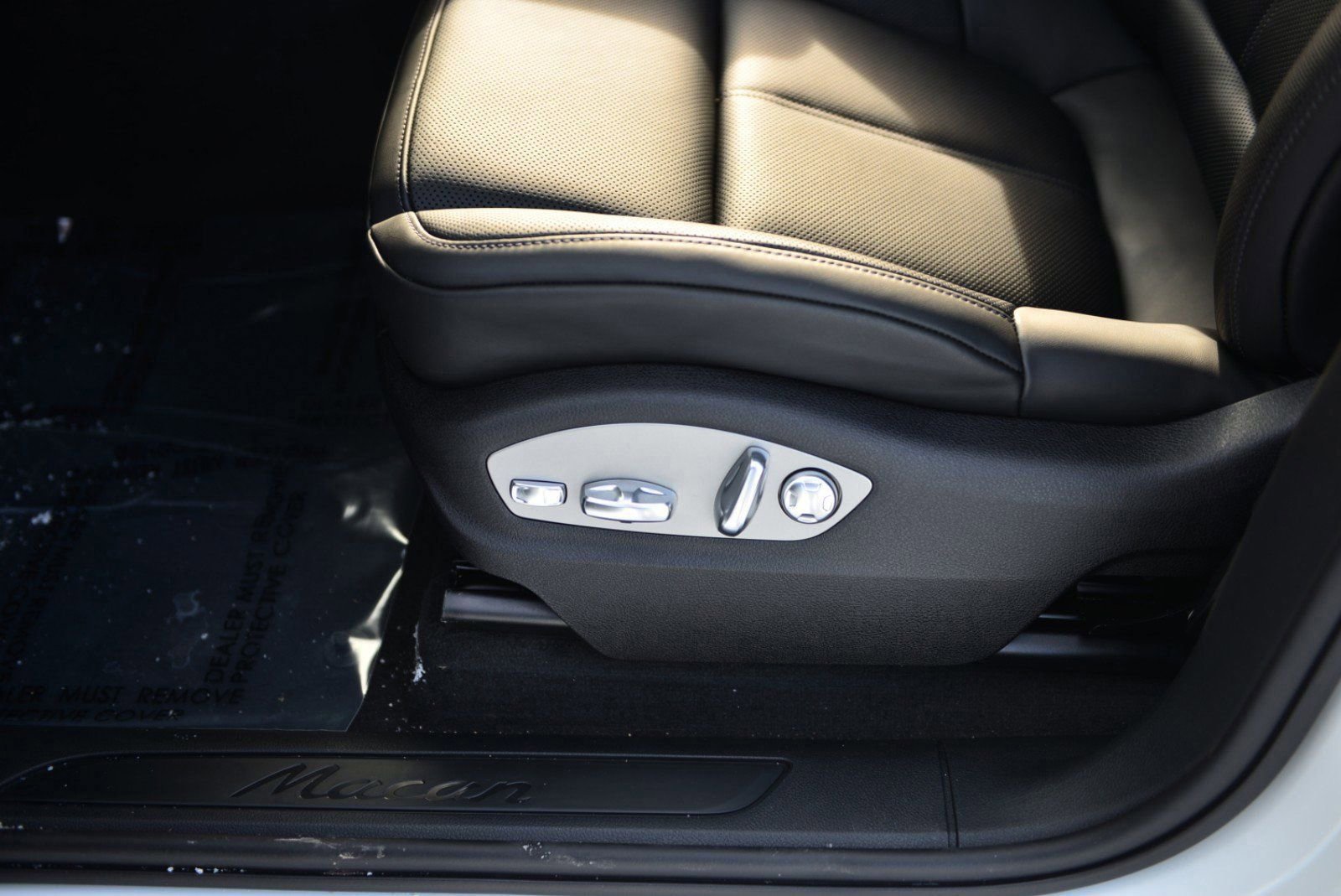 Used 2025 Porsche Macan image 29