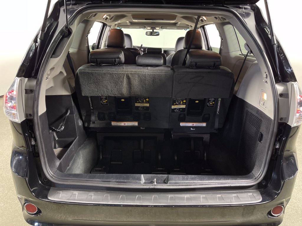 Used 2016 Toyota Sienna SE Premium FWD image 10
