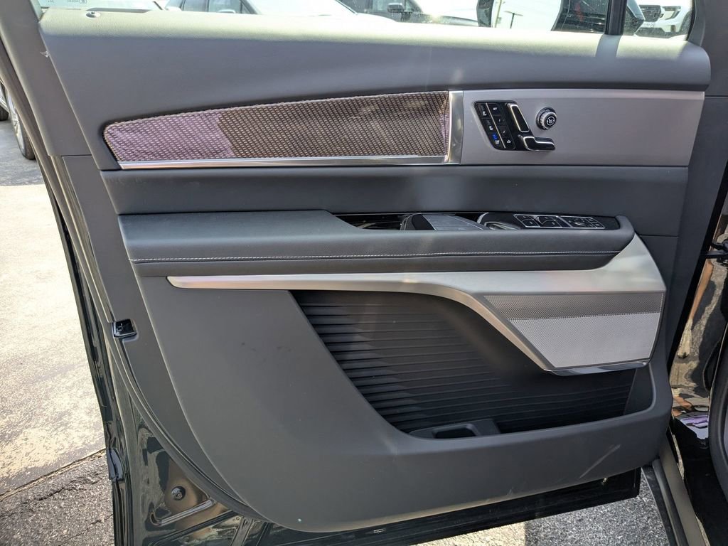 New 2026 Cadillac Vistiq Luxury image 10