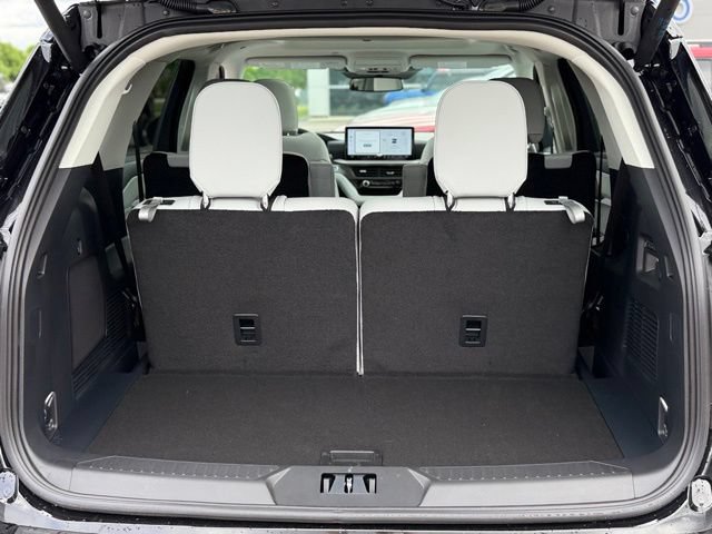 New 2026 Ford Explorer Platinum w/ LUX Leather Package AWD/4WD image 25