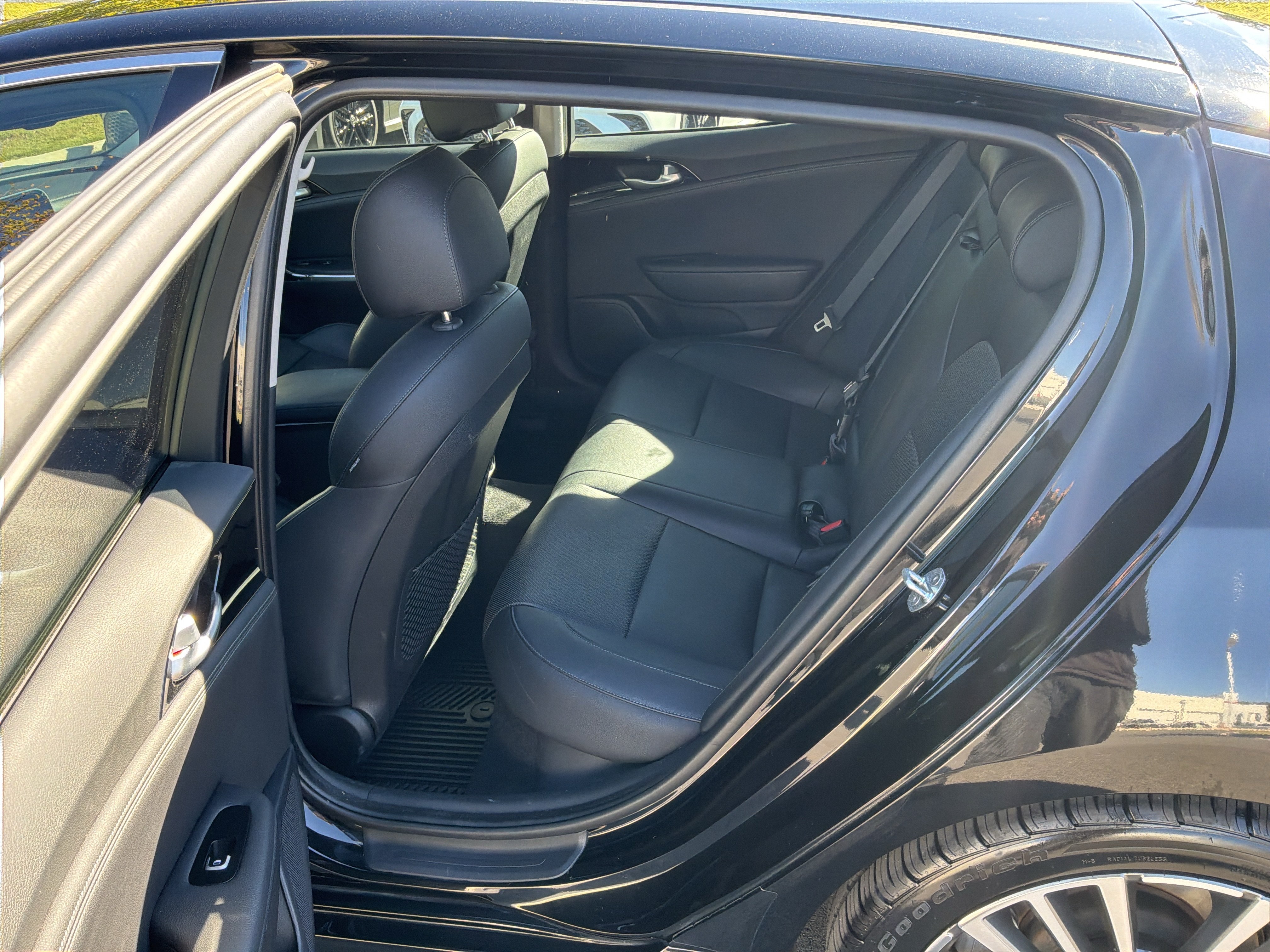 Used 2019 Kia Stinger RWD image 29
