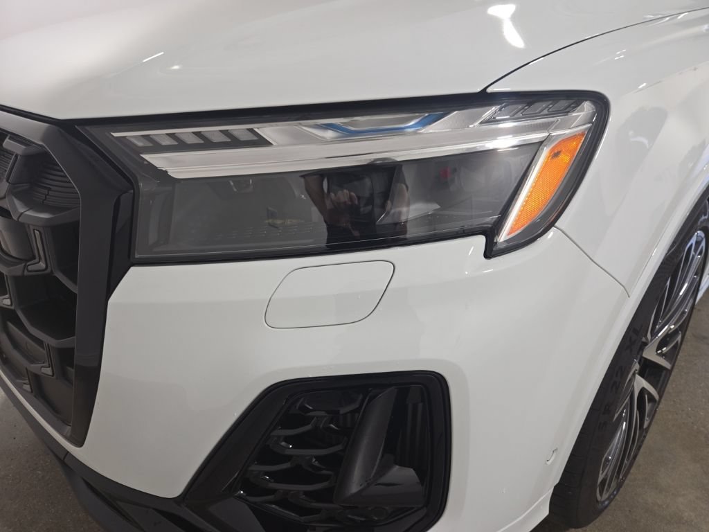 Used 2025 Audi SQ7 Prestige AWD/4WD image 4