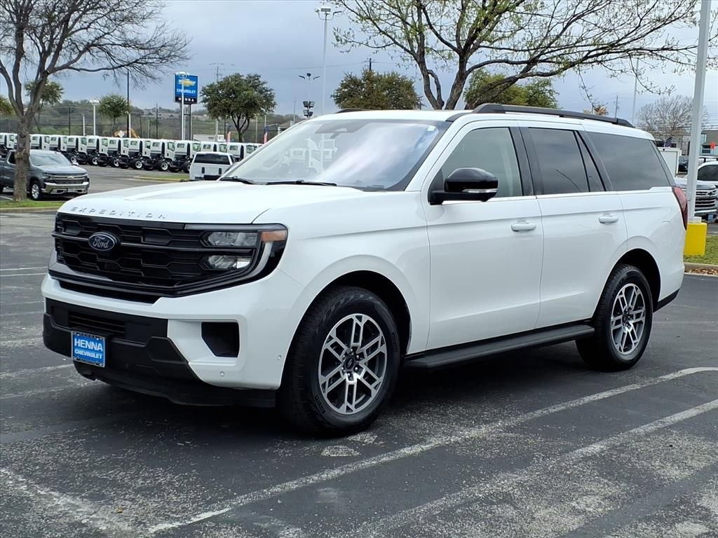 Used 2025 Ford Expedition Active image 4