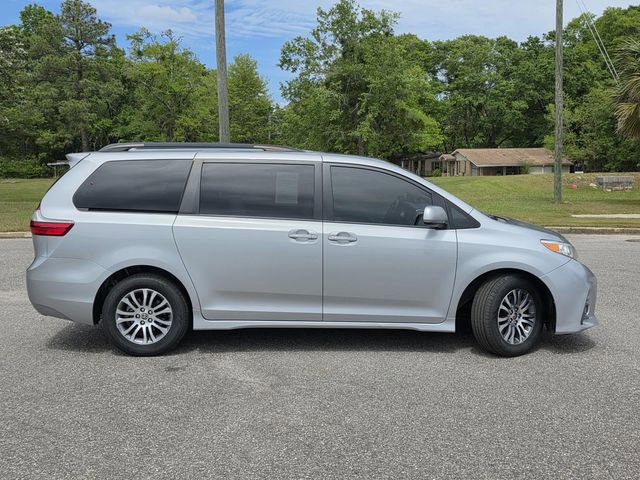 Used 2020 Toyota Sienna XLE image 36