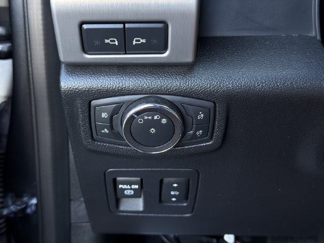 Used 2018 Ford F150 Platinum w/ Equipment Group 701A Luxury RWD image 26