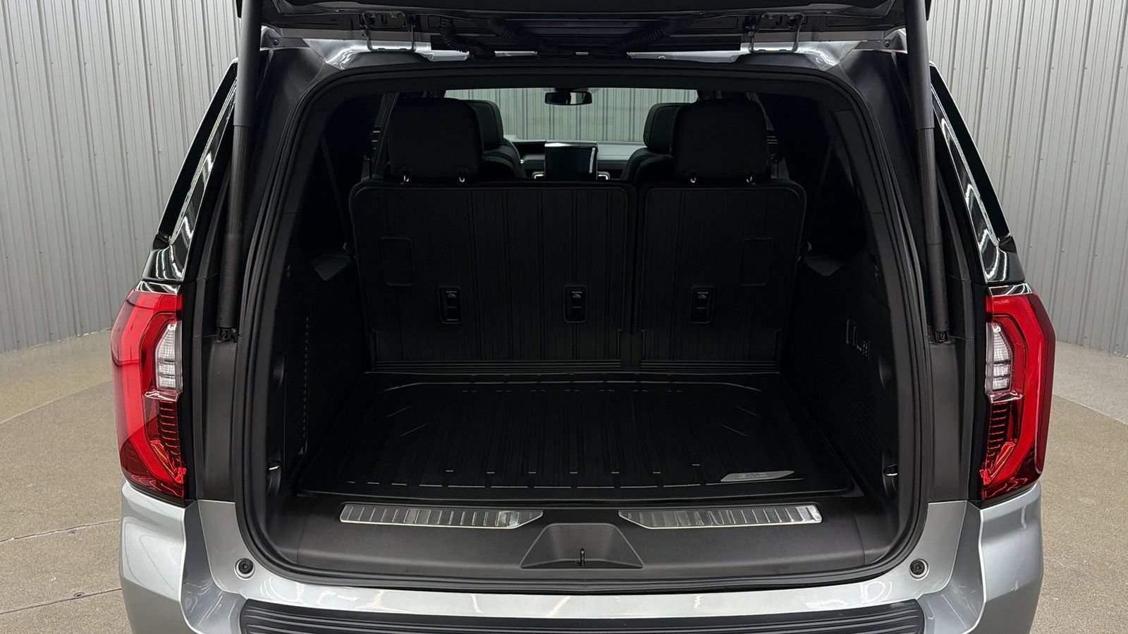 Used 2025 GMC Yukon XL Denali w/ Sun & Power Step Package AWD/4WD image 13