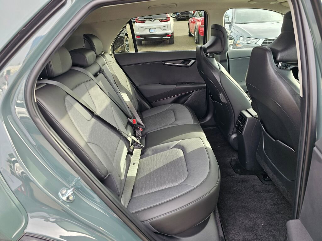Certified 2023 Kia Niro Wave w/ Wave Preserve Package image 28