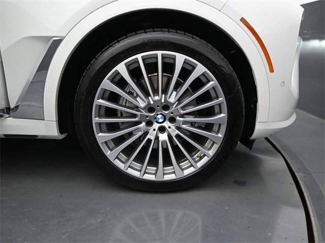Used 2024 BMW X7 xDrive40i w/ Executive Package image 19