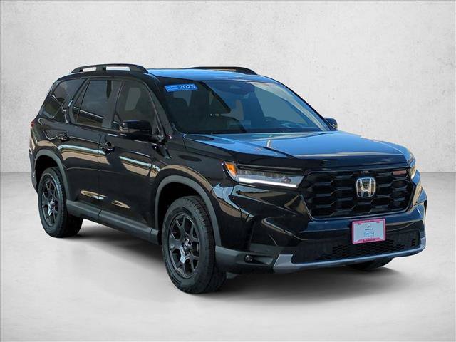 Certified 2025 Honda Pilot TrailSport image 3
