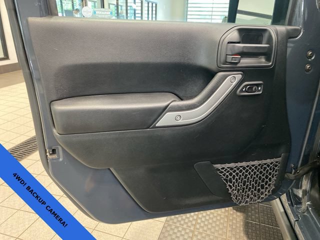 Used 2017 Jeep Wrangler Unlimited Rubicon w/ Connectivity Group AWD/4WD image 8